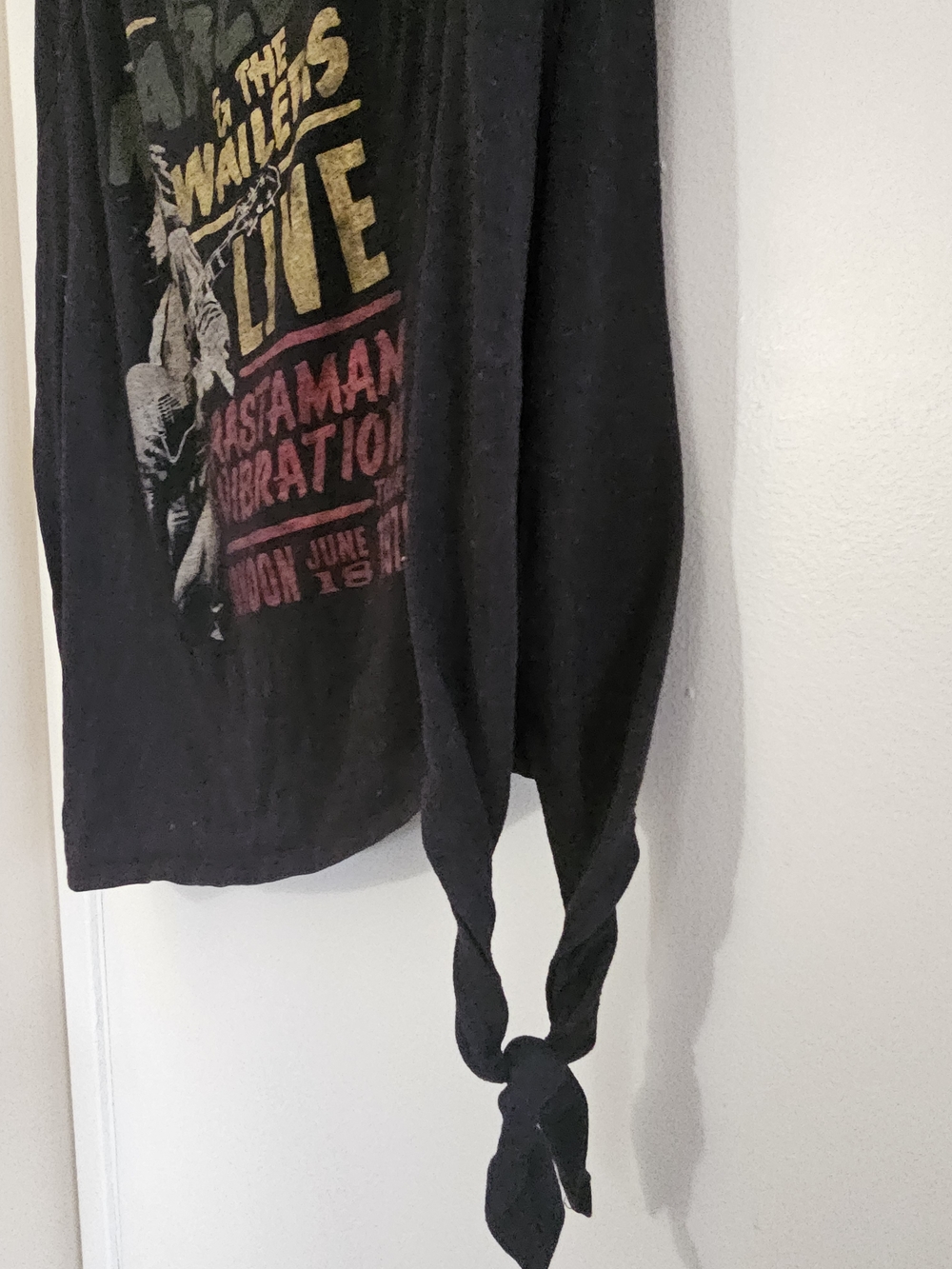 Bob Marley & The Wailers Live Graphic Tee - Black with Red, Yellow, Green Print - Picture 3 of 5